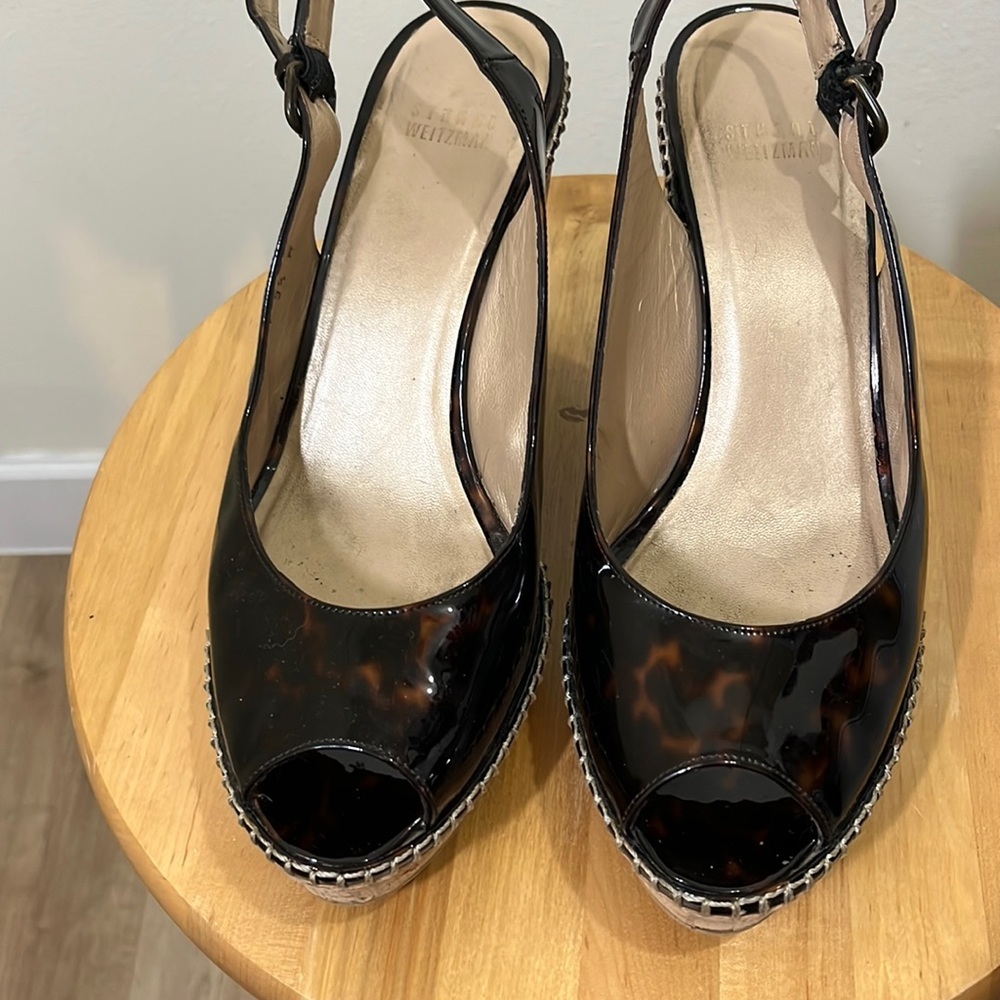 Stuart Weitzman patent leather brown and black animal design sandals. Size 9.5